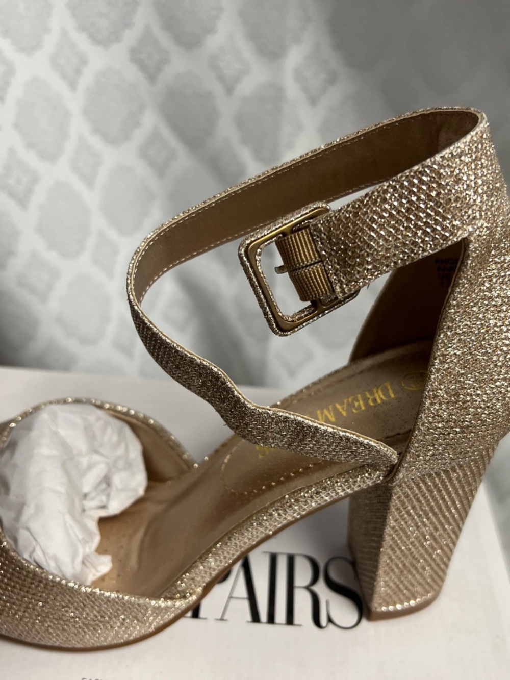Gold high heel - Picture 4 of 4